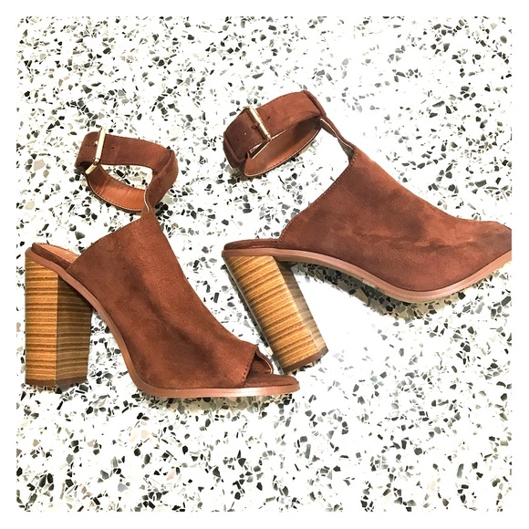 Shoes - Women's Mules Ankle Strap High Heels size 10
